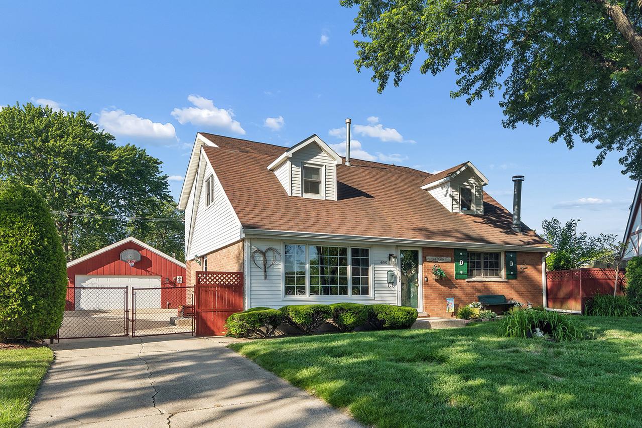 6810 Saratoga Dr., Bridgeview, IL 60455