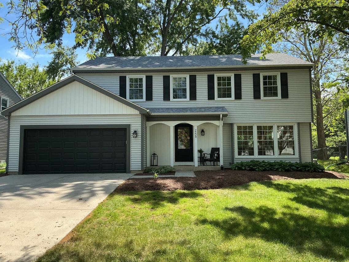 2229 Woodland Cir., Naperville, IL 60565