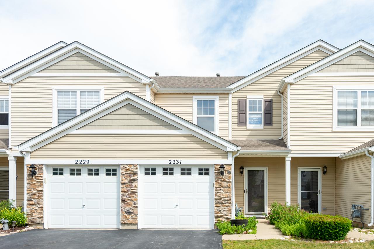 2231 Flagstone Ln., Carpentersville, IL 60110