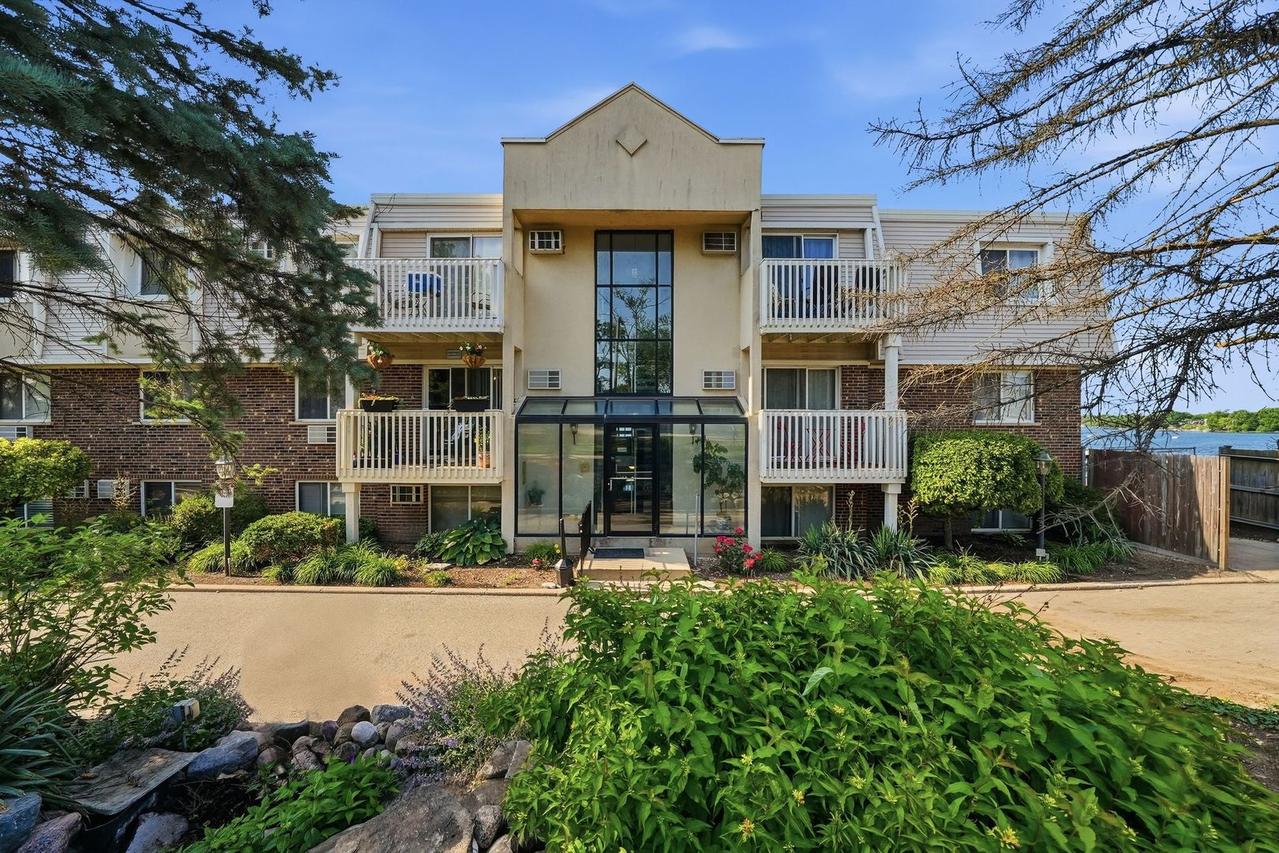 213 E Liberty St. #11, Wauconda, IL 60084