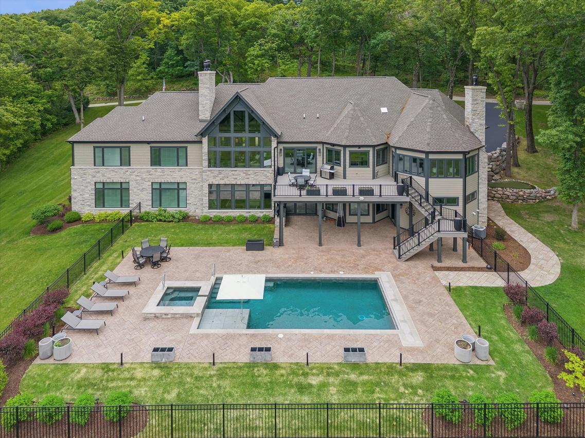 3873 Carlisle Dr., Crystal Lake, IL 60012