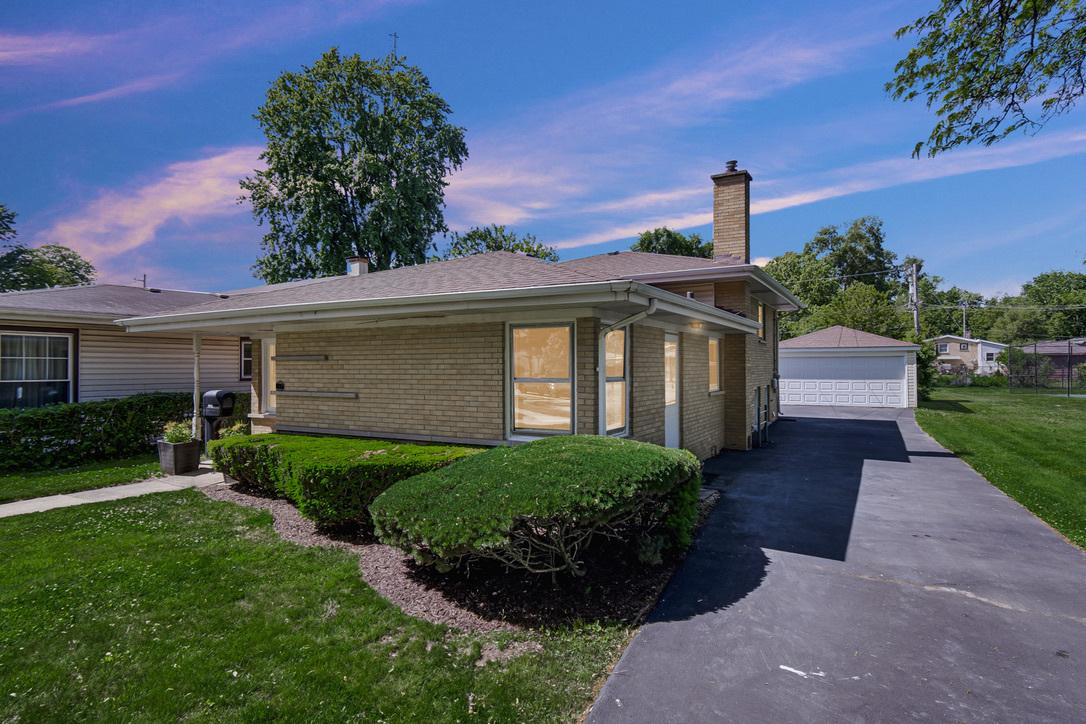 1112 Hickory Rd., Homewood, IL 60430