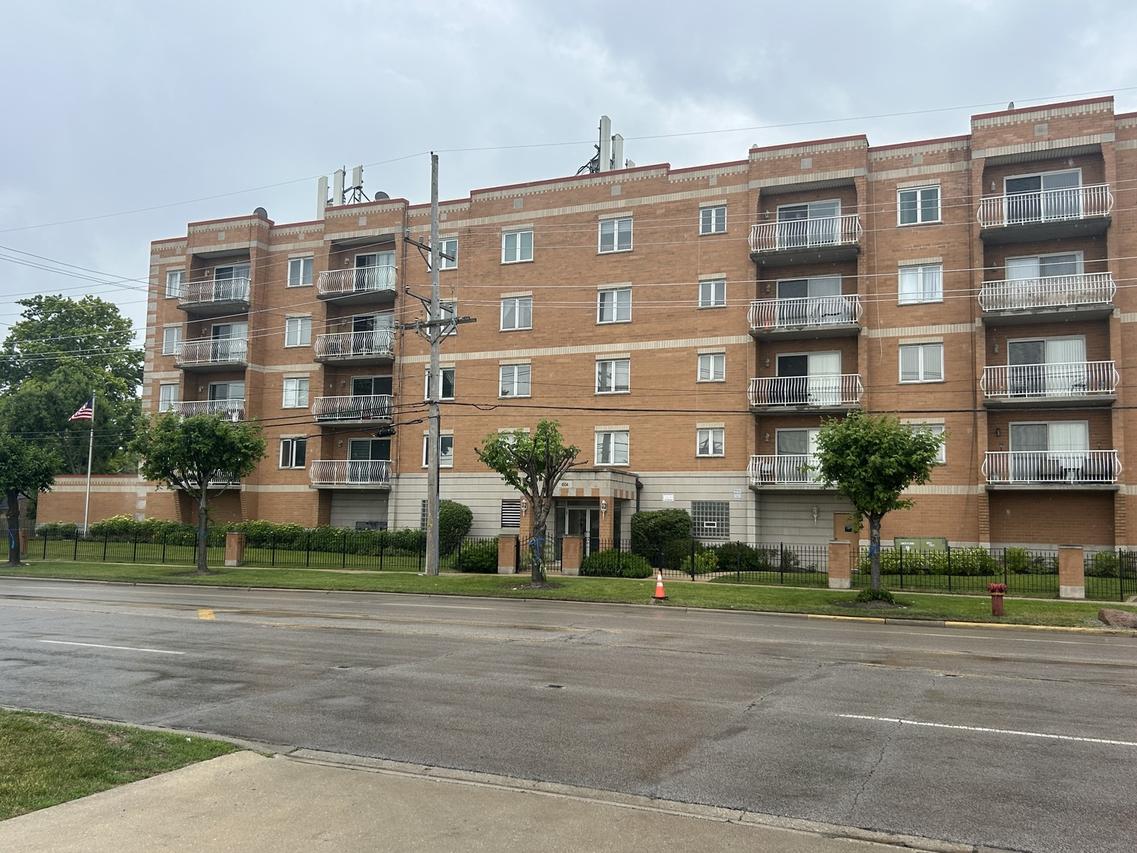 4534 N Cumberland Ave. #401, Chicago, IL 60656