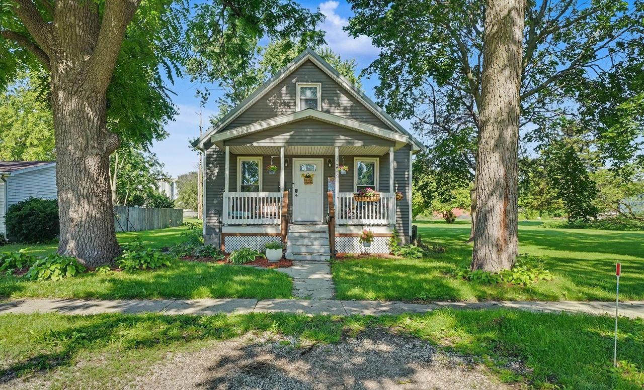 217 S State St., Gibson City, IL 60936