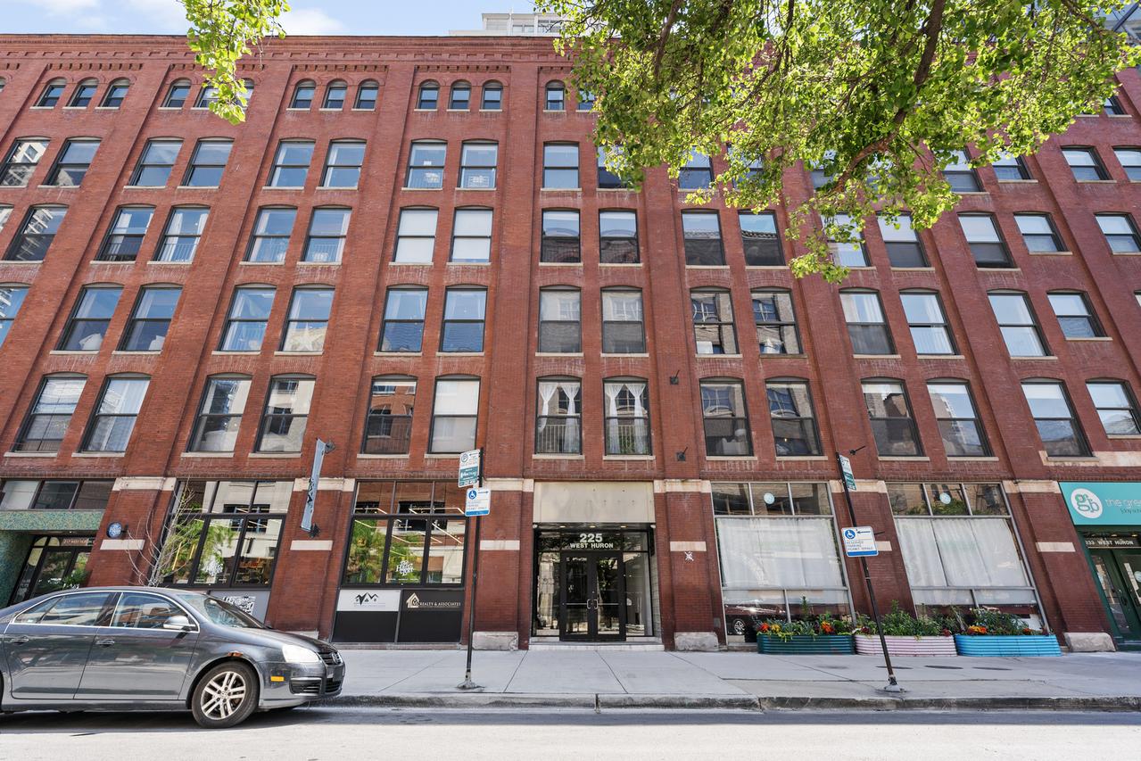 225 W Huron St. #209, Chicago, IL 60654