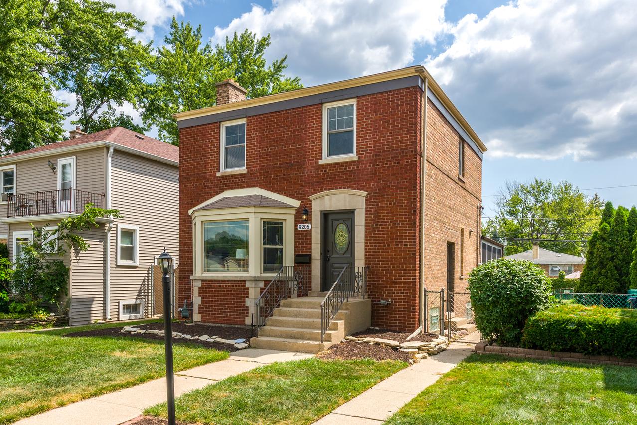 9205 S Utica Ave., Evergreen Park, IL 60805