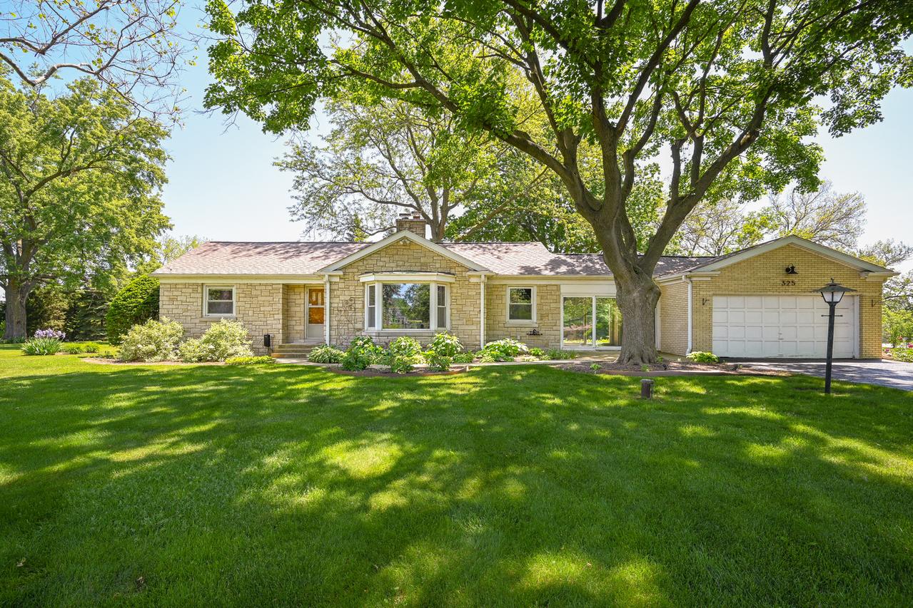 325 Lambert Rd., Glen Ellyn, IL 60137