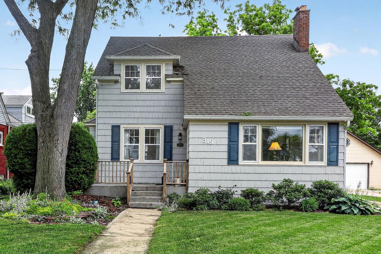 319 E Jefferson Ave., Wheaton, IL 60187