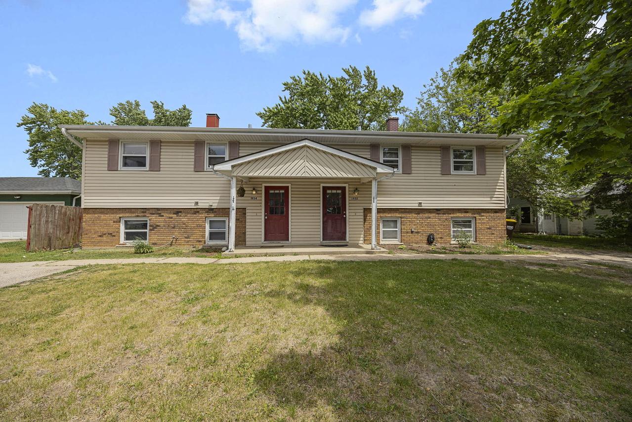 1952-1954 Sheila St., Woodstock, IL 60098