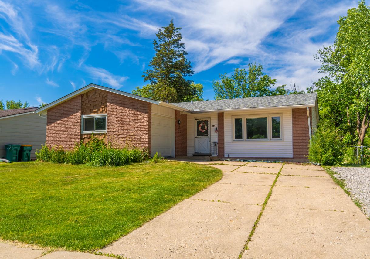 254 Dundee Pkwy., Buffalo Grove, IL 60089