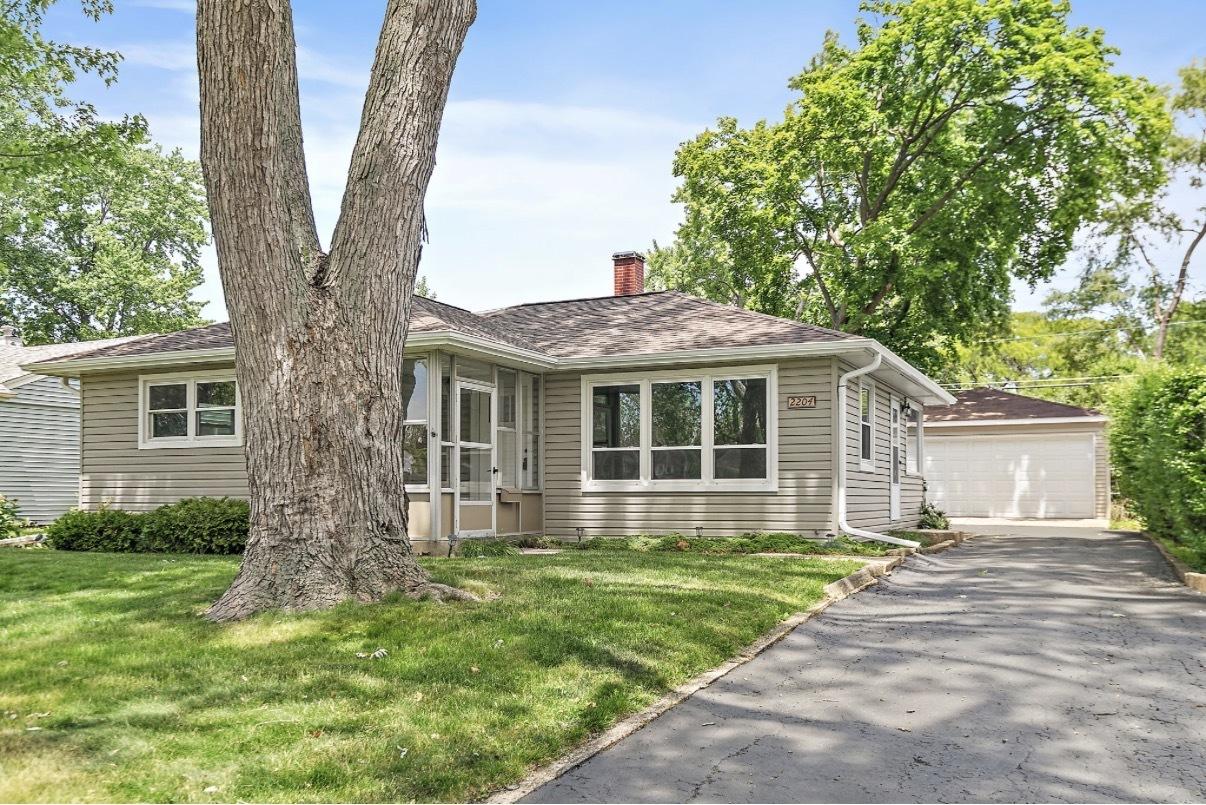 2204 Hawk Ln., Rolling Meadows, IL 60008