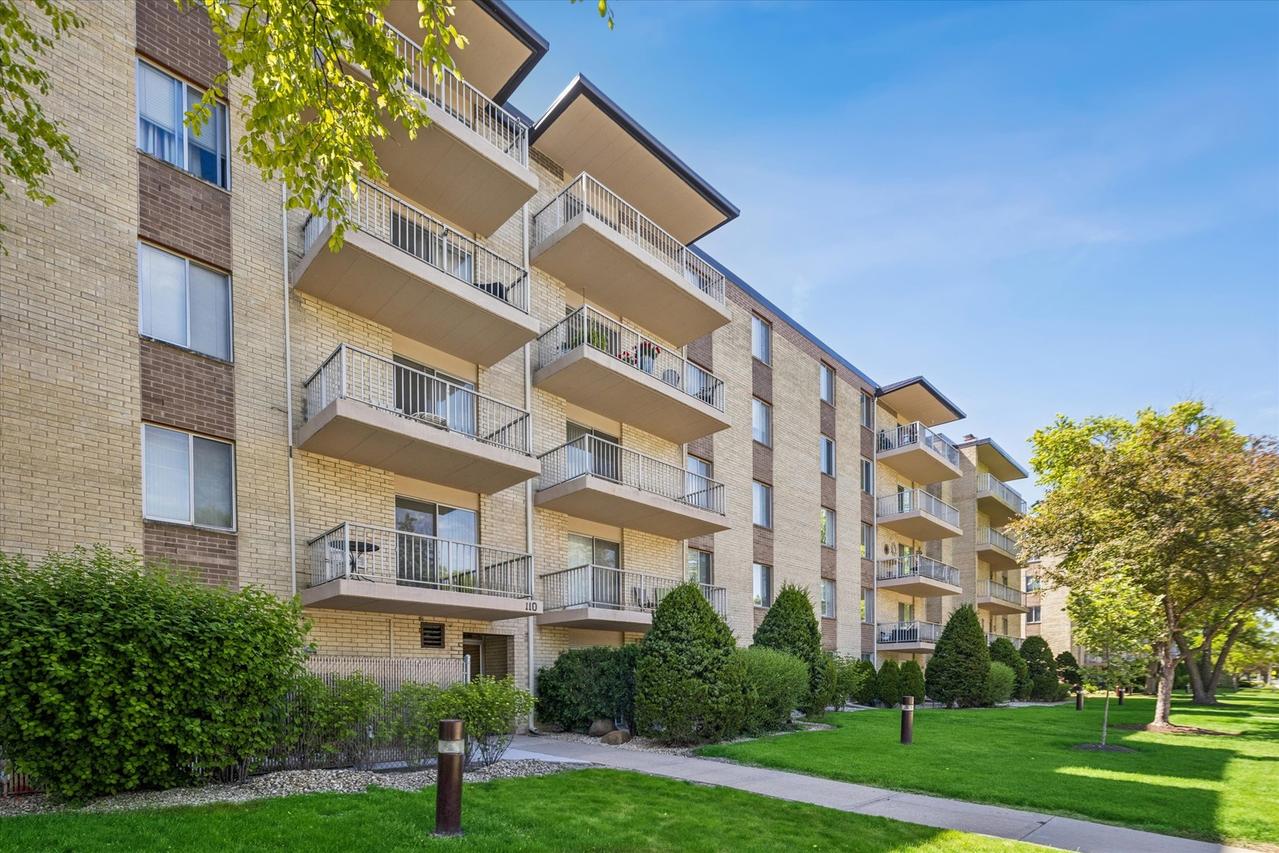 110 W Butterfield Rd. #510S, Elmhurst, IL 60126
