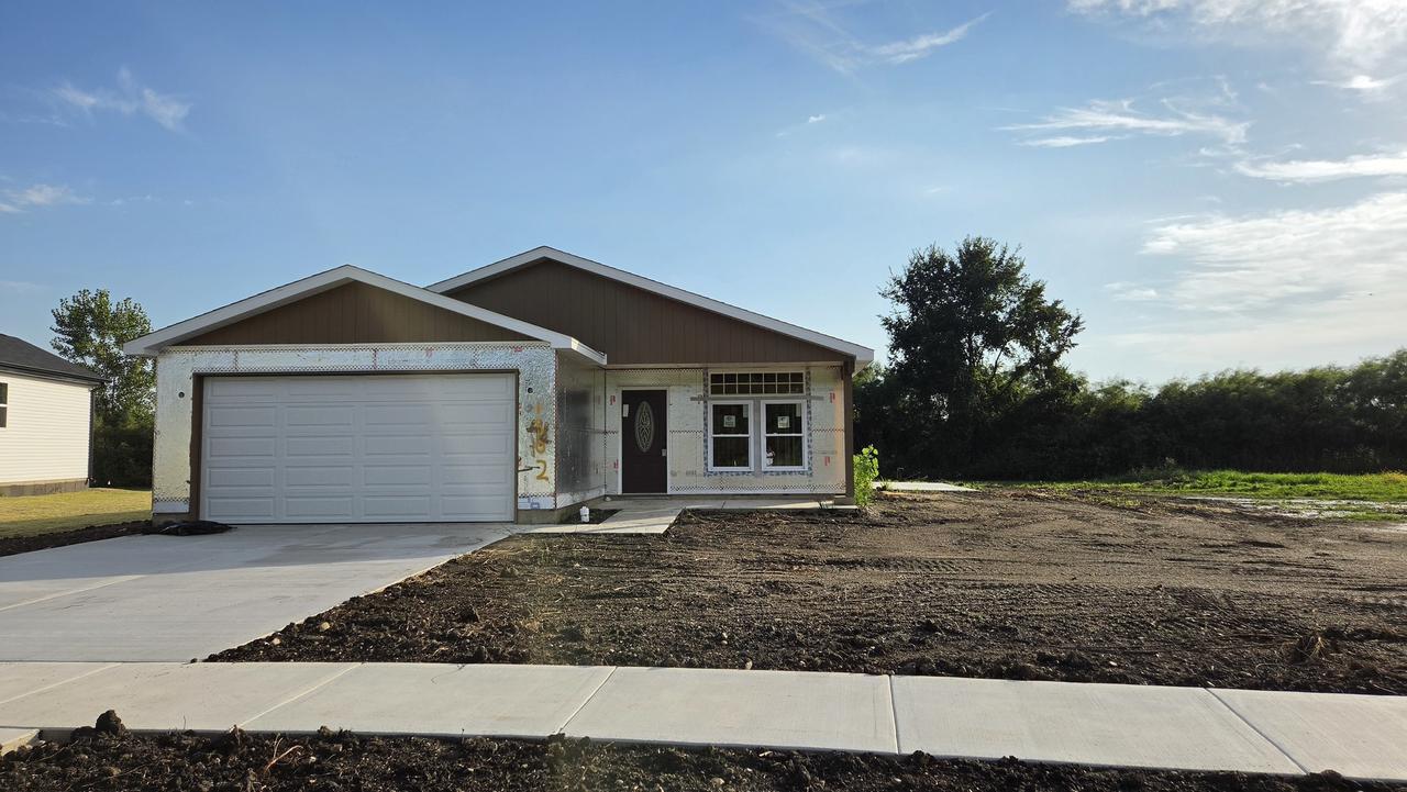 1502 Lilac Ln., Harvard, IL 60033