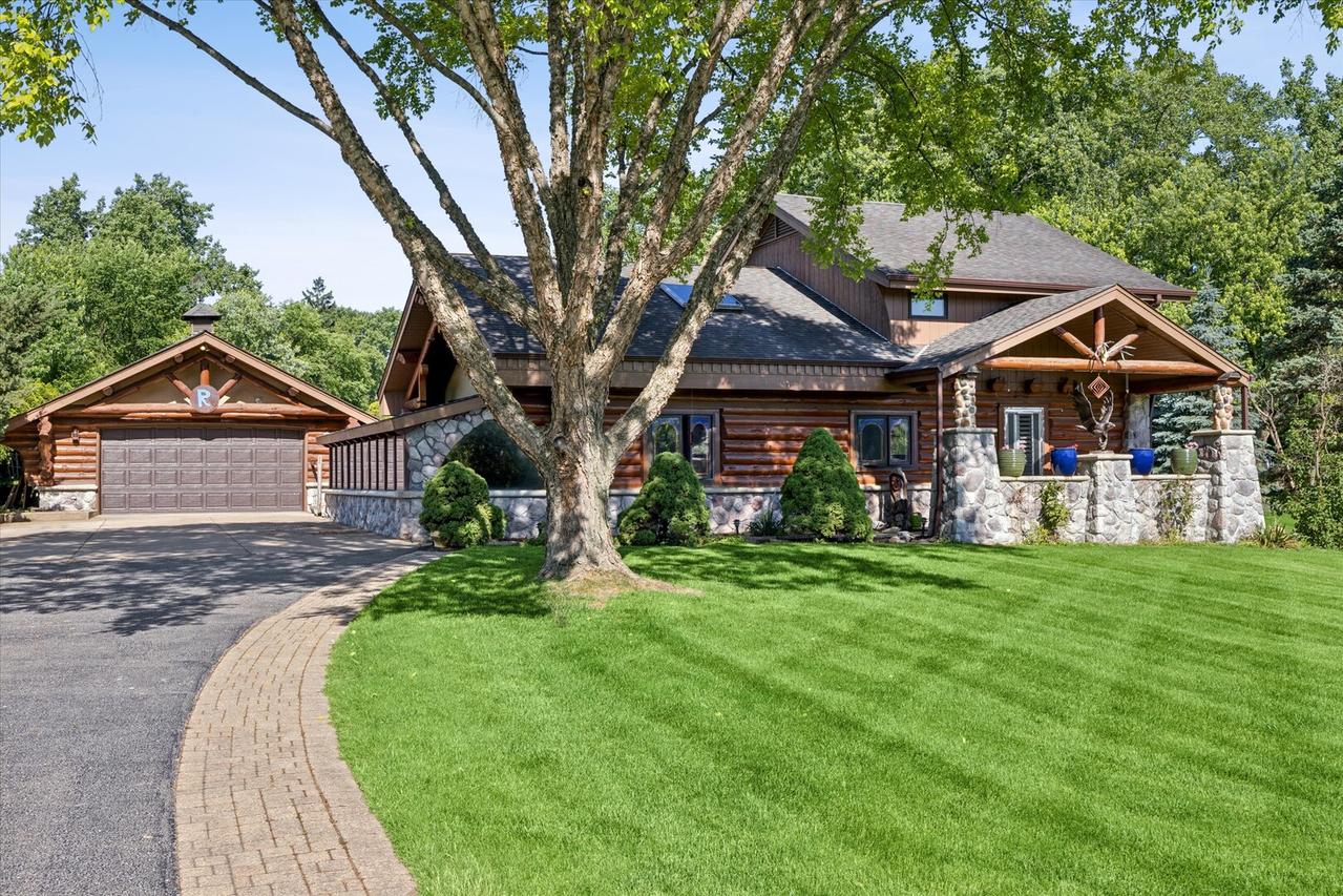 11330 Dineff Rd., Lemont, IL 60439