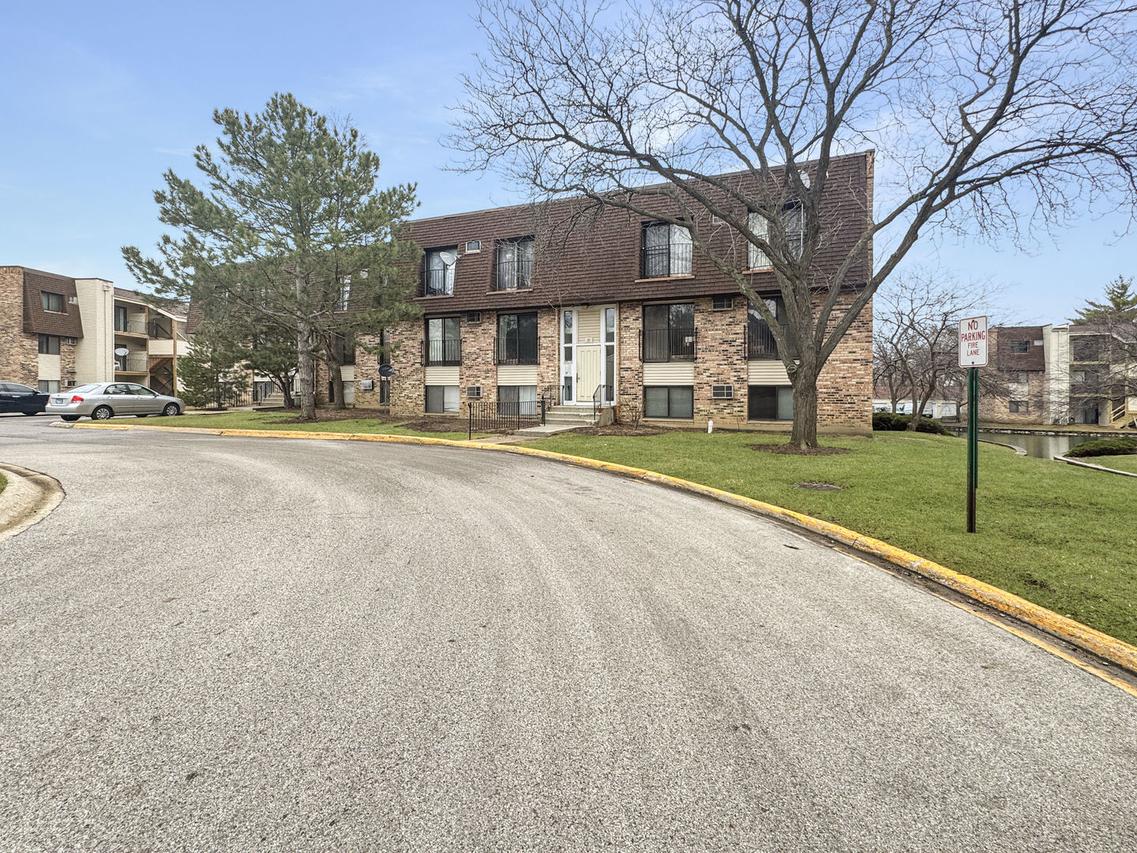 191 N Waters Edge Dr. #101, Glendale Heights, IL 60139