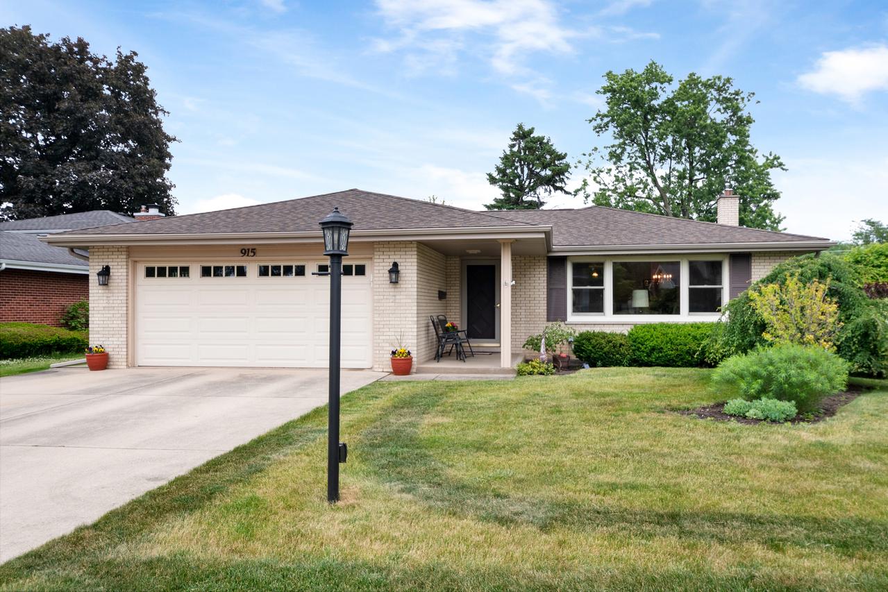 915 S See Gwun Ave., Mount Prospect, IL 60056