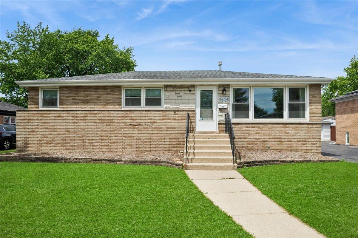 17654 70th Ct., Tinley Park, IL 60477