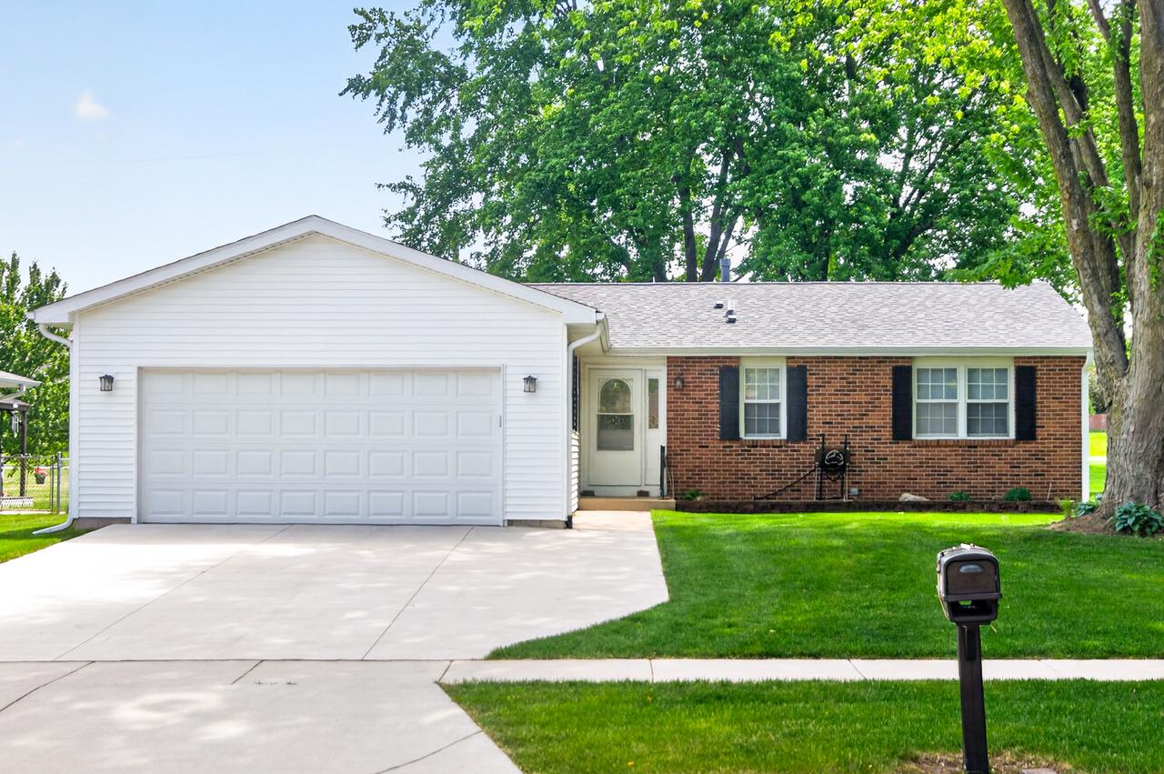 1526 Pebblewood Dr., Sycamore, IL 60178