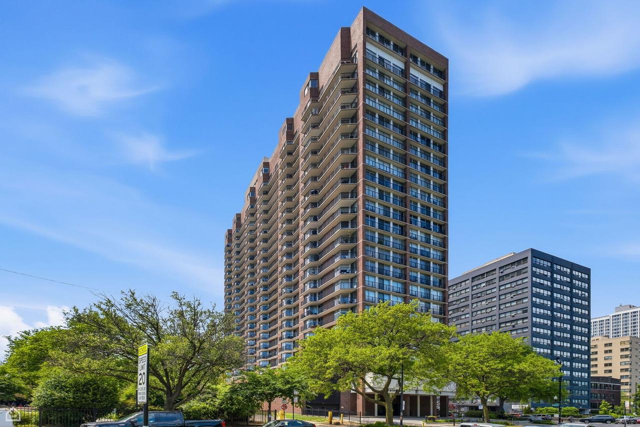 4170 N Marine Dr. #4G, Chicago, IL 60613