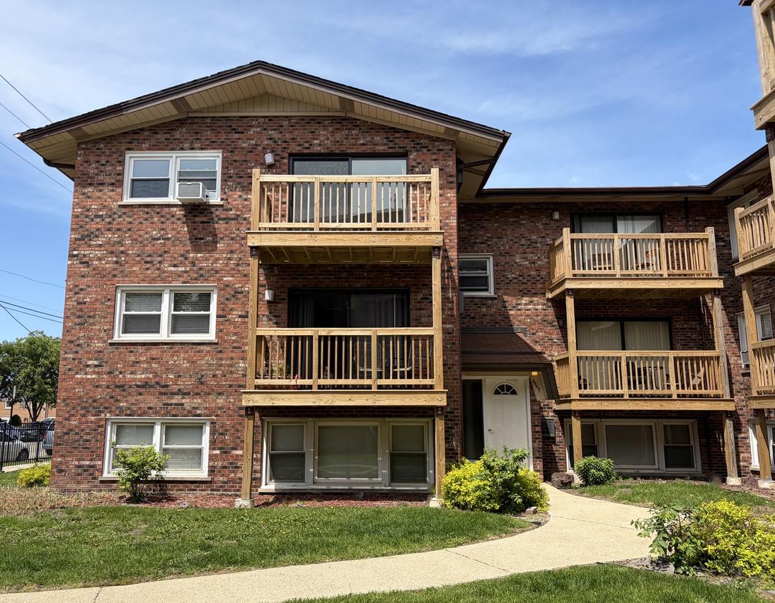 6447 S Narragansett Ave. #1B, Chicago, IL 60638