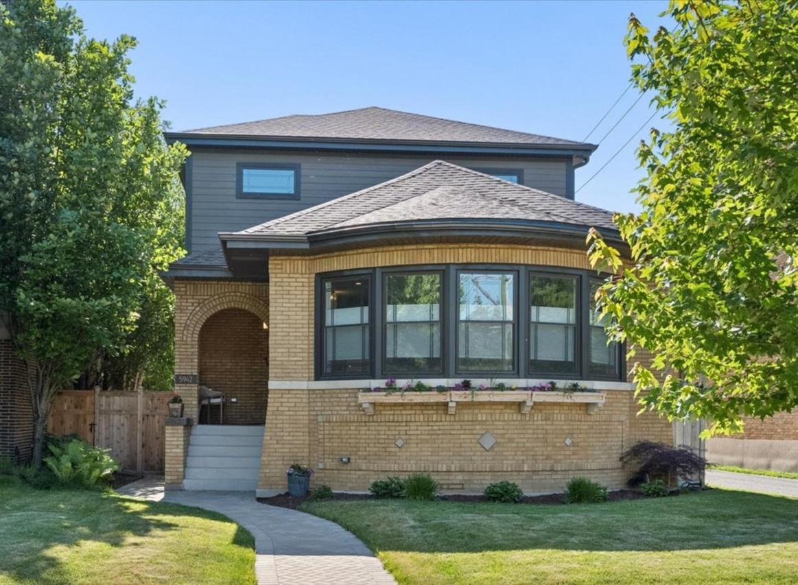 5942 N Kolmar Ave., Chicago, IL 60646