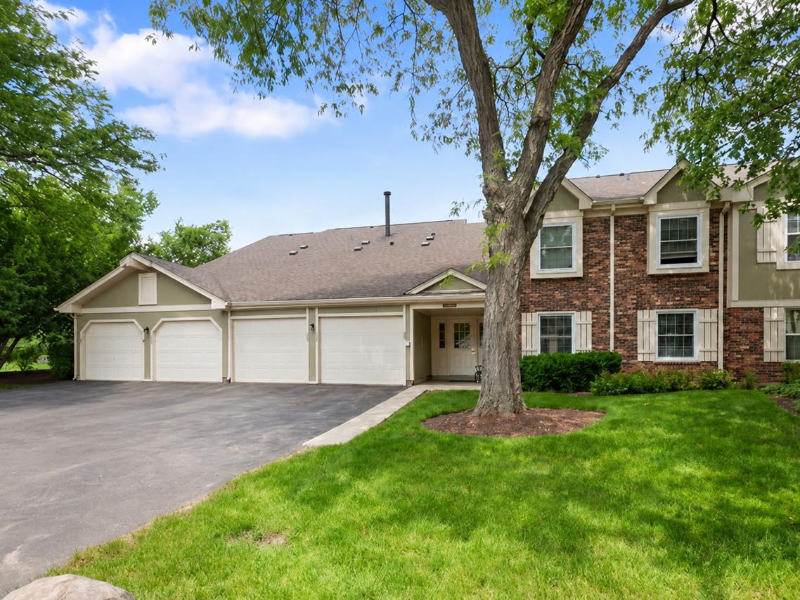 235 Blossom Ct., Buffalo Grove, IL 60089