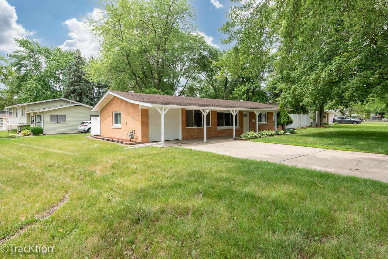 34 Scarsdale Rd., Montgomery, IL 60538