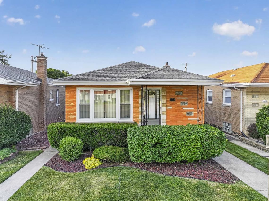 4618 W 87th St., Chicago, IL 60652