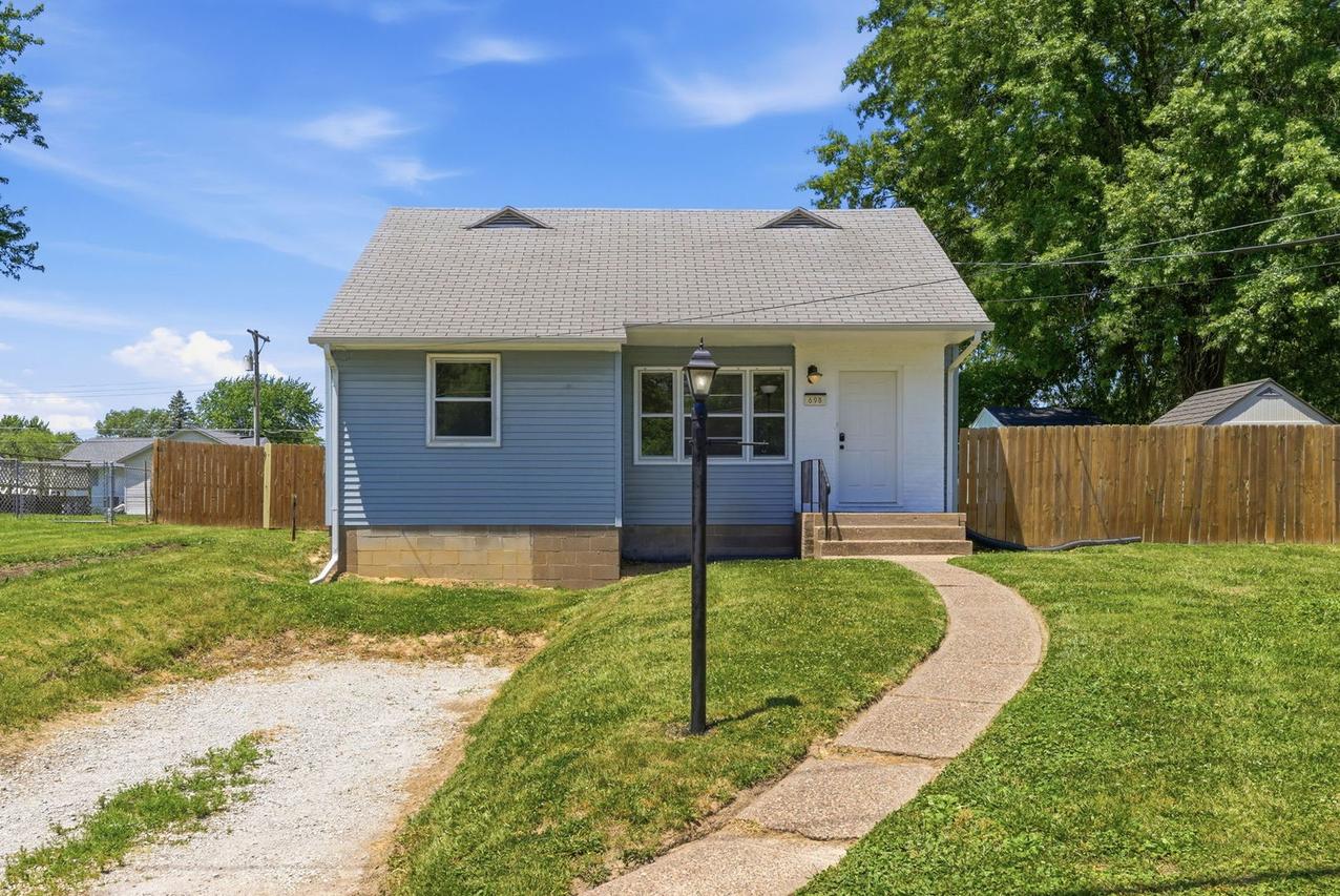 698 Hillcrest Rd., Milan, IL 61264