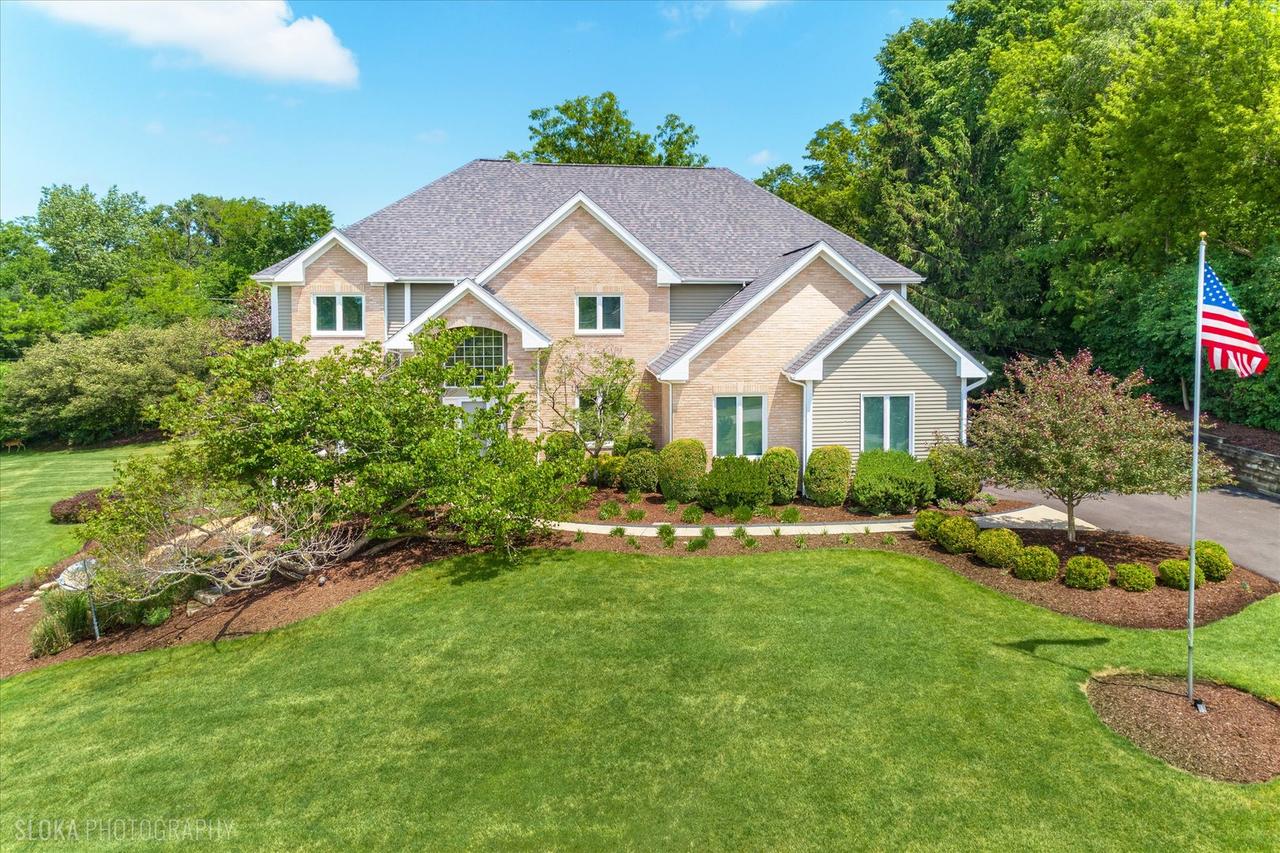 245 Hidden Pond Ln., North Barrington, IL 60010