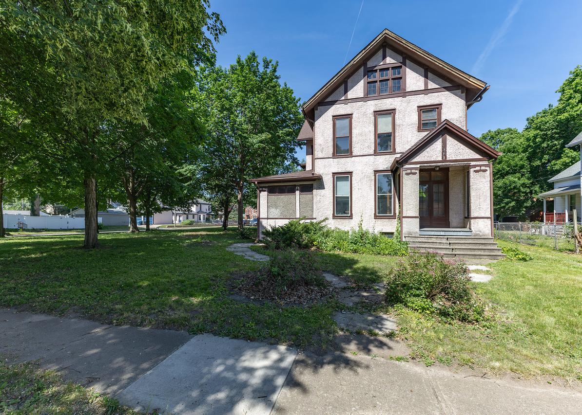 728 21st St., Rock Island, IL 61201