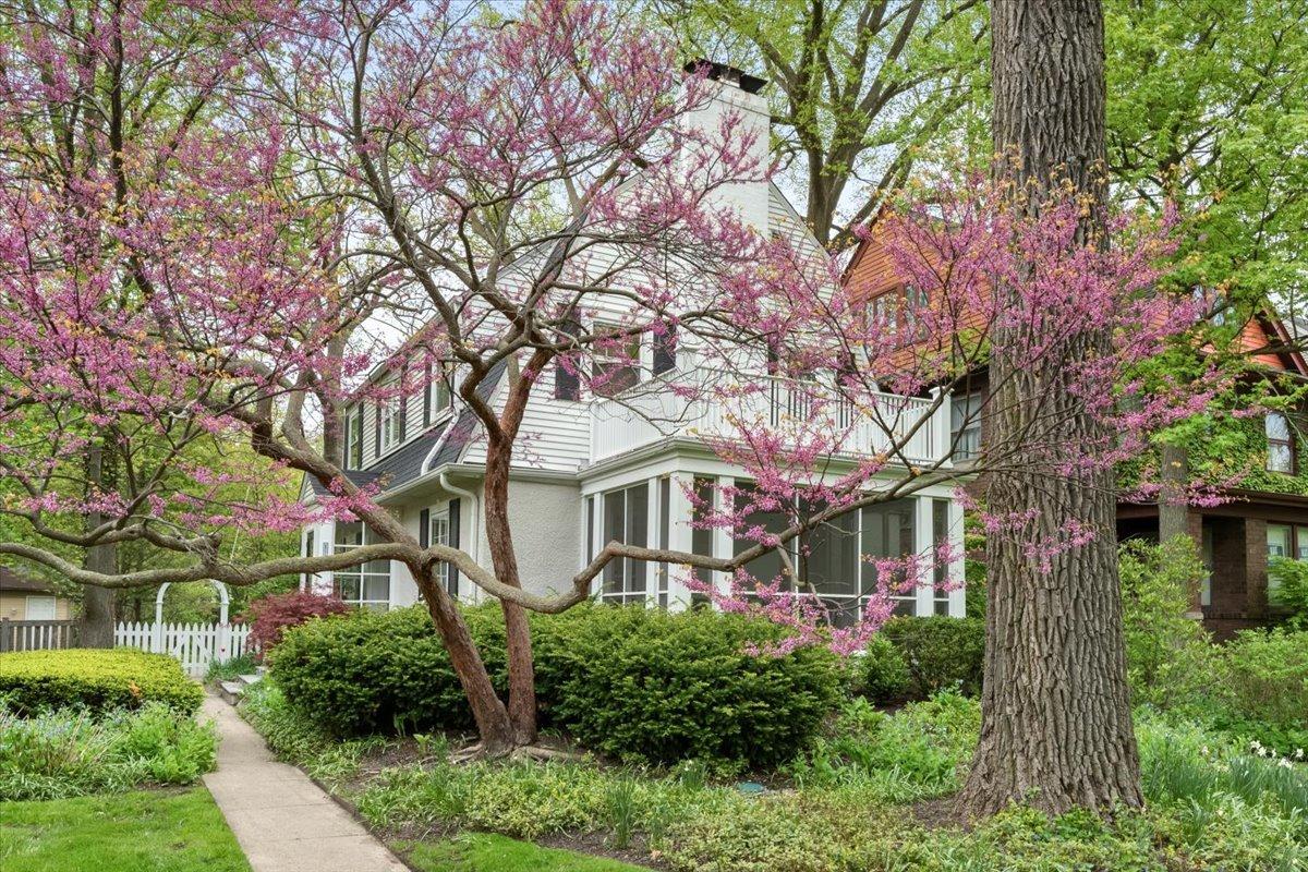 2311 Park Pl., Evanston, IL 60201