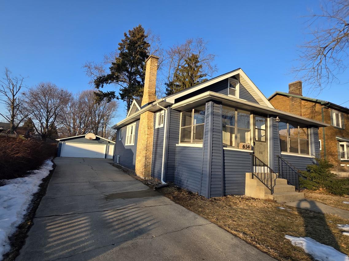 634 W Ridgeland Ave., Waukegan, IL 60085