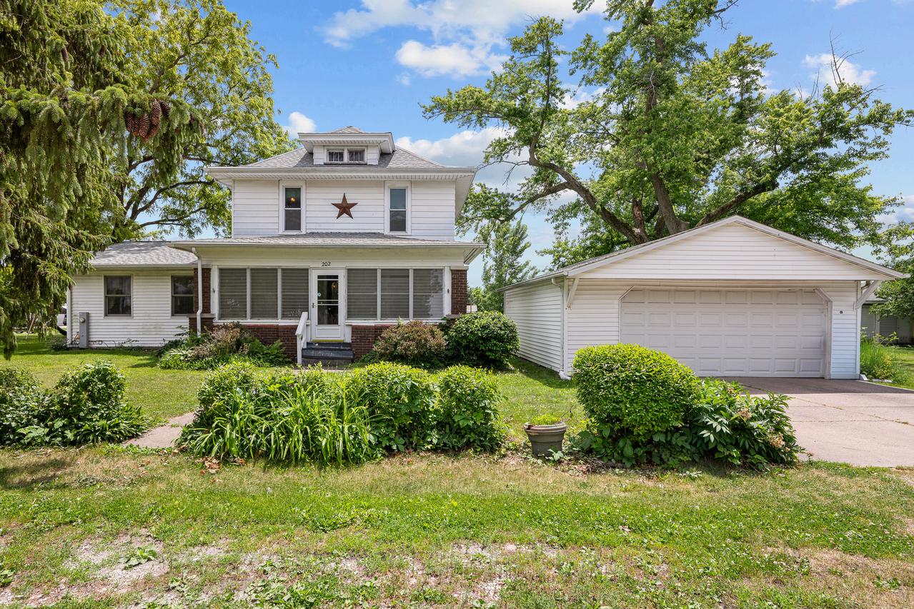 202 5th St., Sherrard, IL 61281