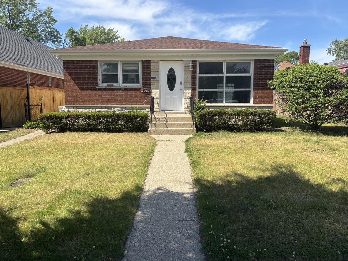 1521 Oakton St., Evanston, IL 60202