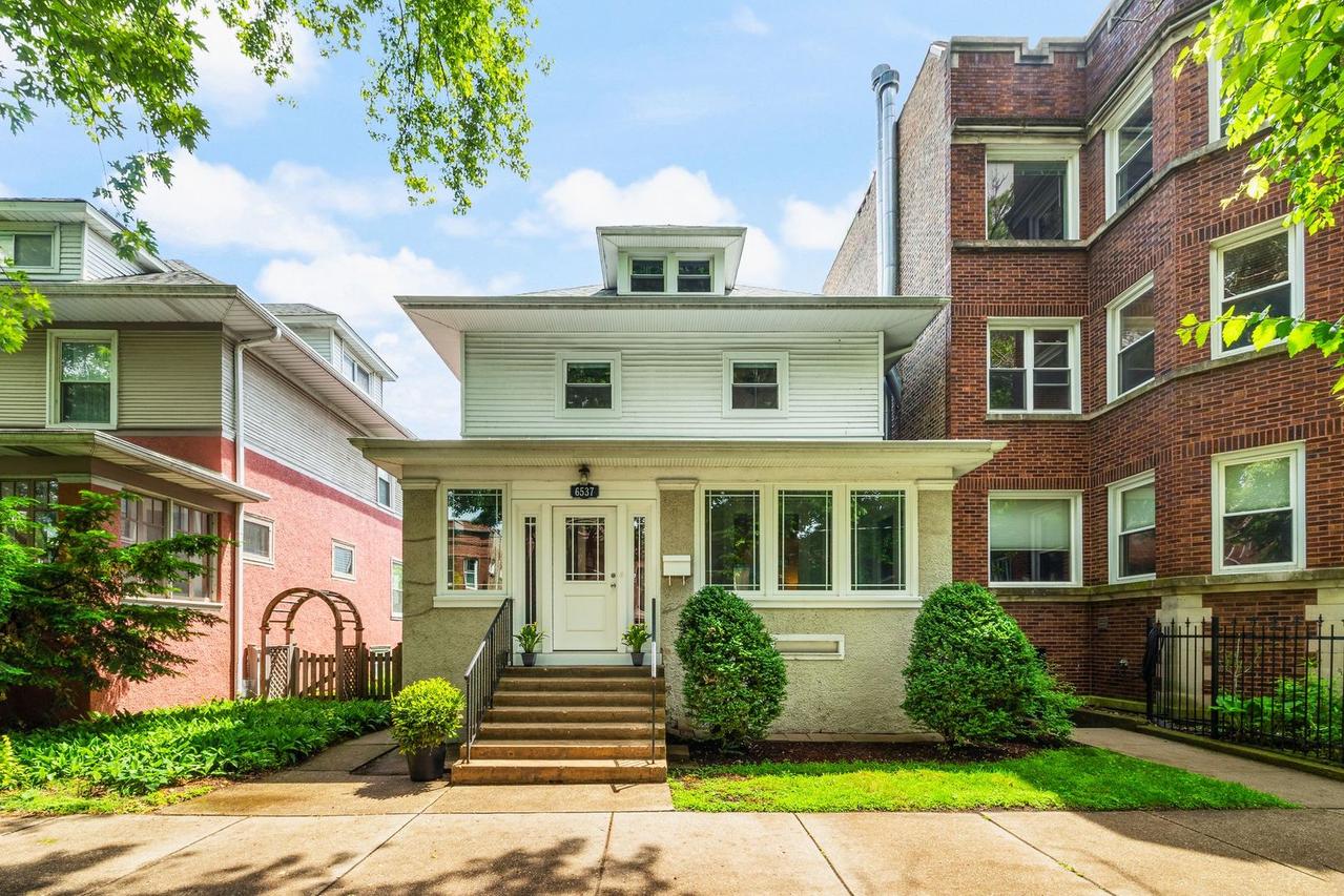 6537 N Greenview Ave., Chicago, IL 60626