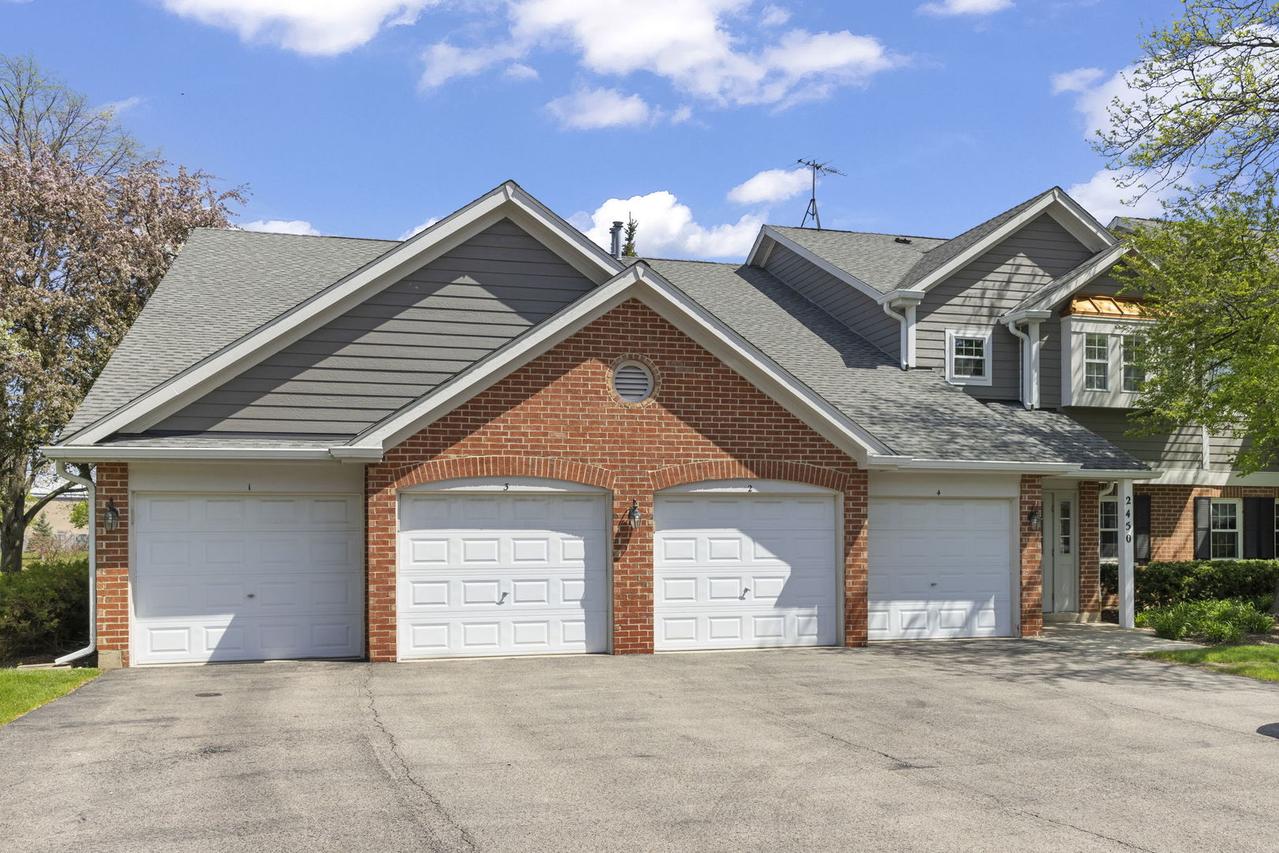 2450 Charleston Dr. #1, Schaumburg, IL 60193