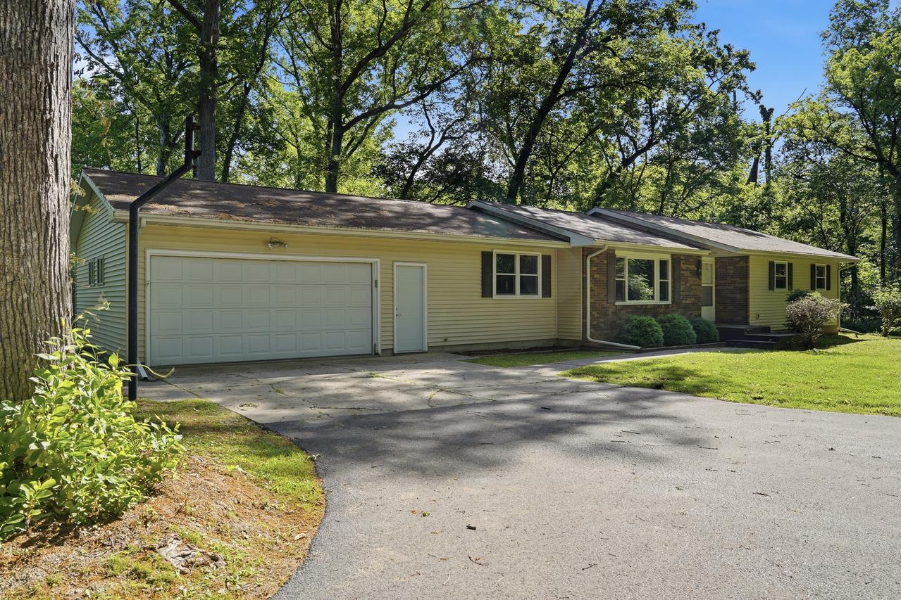7261 S Ridge Rd., Dixon, IL 61021