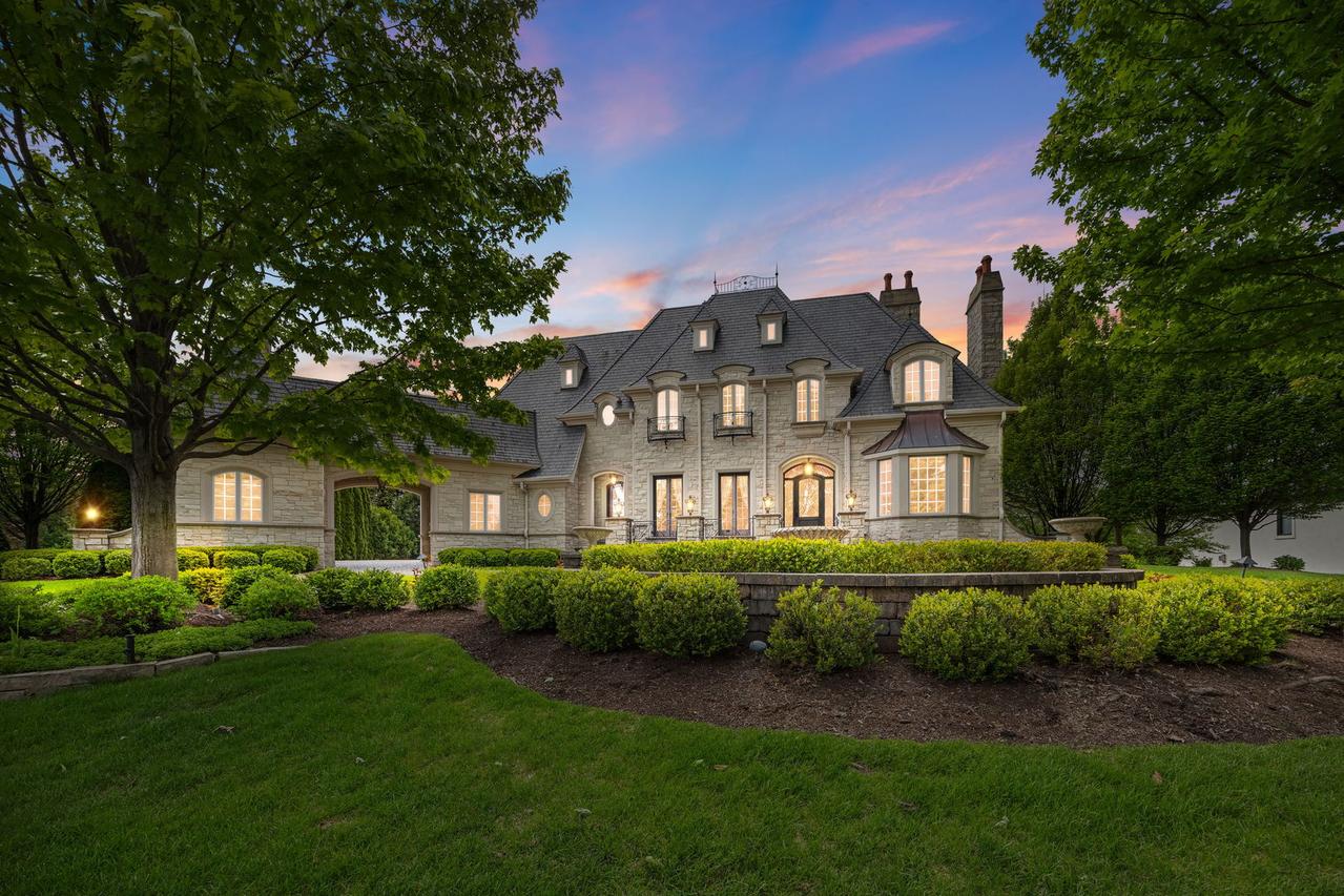 50 Baybrook Ln., Oak Brook, IL 60523
