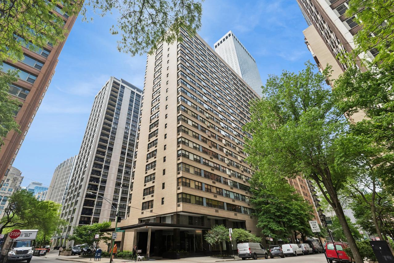 850 N Dewitt Pl. #13H, Chicago, IL 60611