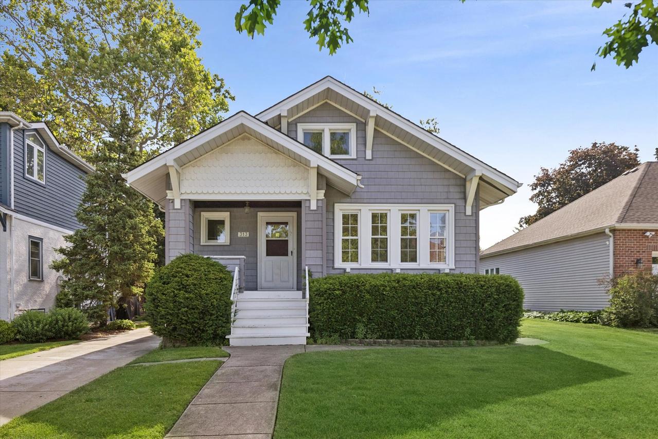313 N Larch Ave., Elmhurst, IL 60126