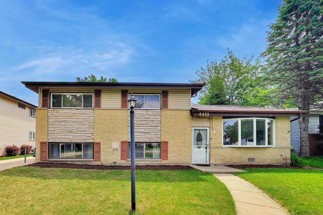 1411 N Burnng Bush Ln., Mount Prospect, IL 60056