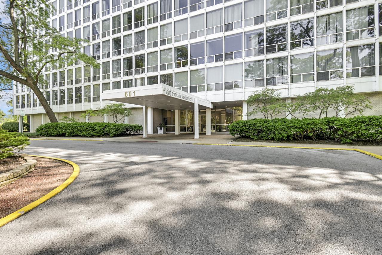 601 E 32nd St. #403, Chicago, IL 60616