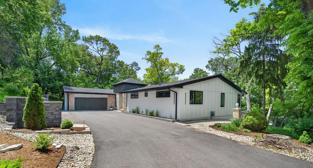 306 Woodlock St., Ingleside, IL 60041