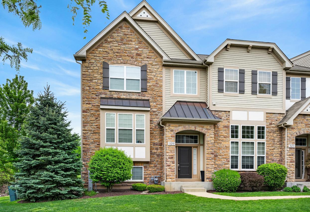 329 Bennett Dr., Carol Stream, IL 60188