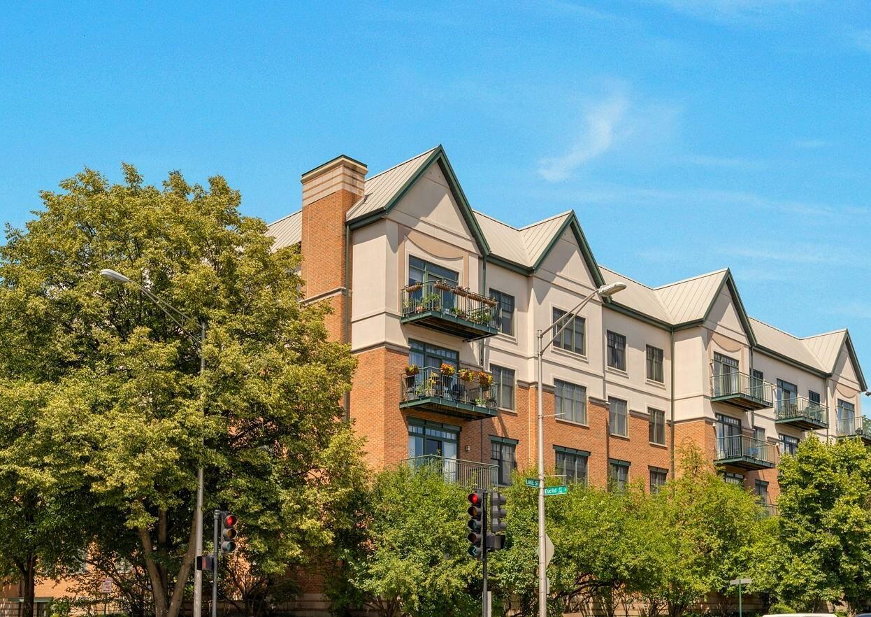 140 N Euclid Ave. #303, Oak Park, IL 60302