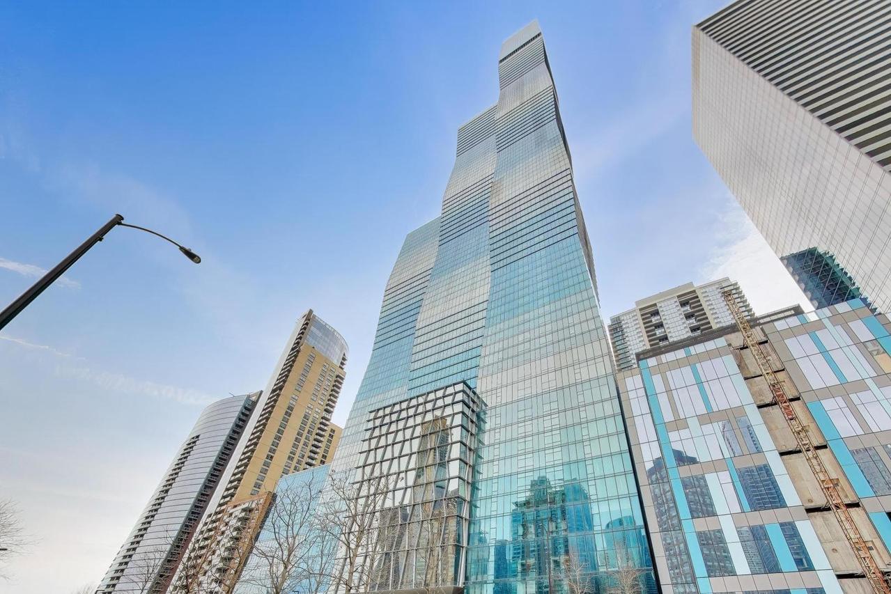 363 E Wacker Dr. #2709, Chicago, IL 60601