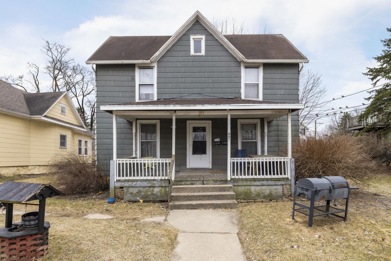 251 W Homer St., Freeport, IL 61032
