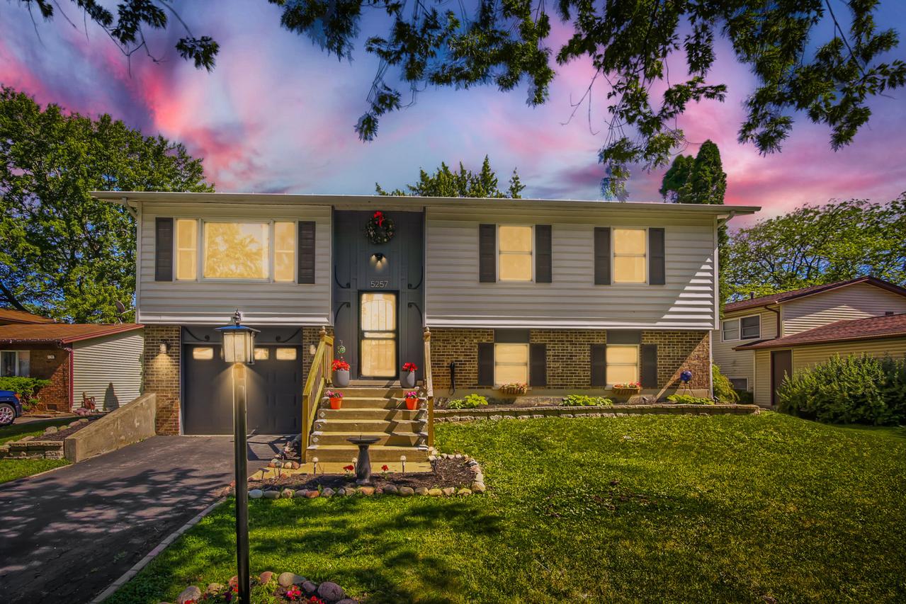 5257 Arquilla Dr., Richton Park, IL 60471