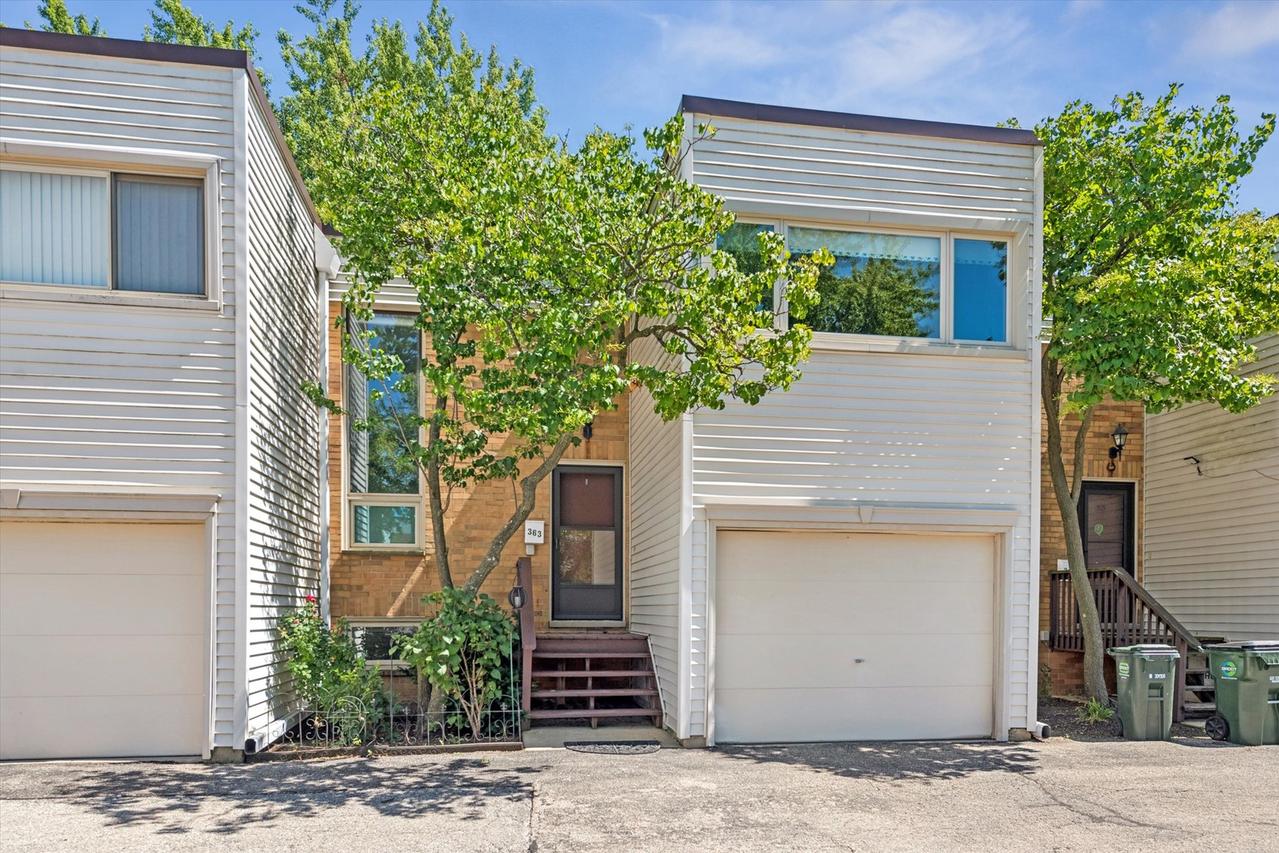 363 Cedar Tree Ct., Hoffman Estates, IL 60169